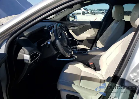 2017 Jaguar F-Pace First Edition z USA, uszkodzony, nr VIN SADCP2BV1HA047030